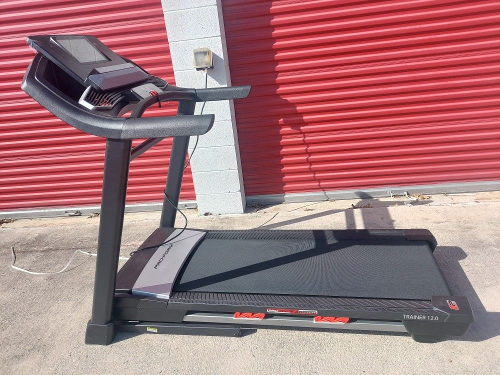 Proform trainer 12.0 new 1050 selling 600 for Sale in San