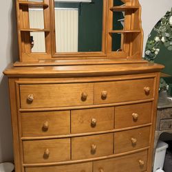 Bedroom set with trundle bed