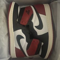 Air Jordan 1 Black Toe