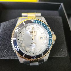New Invicta Pro Diver Mother Of Pearl Design Dial And Dual Tone Bezel 43mm Watch