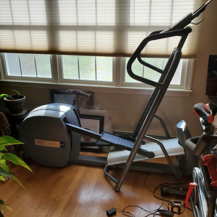 Precor EFX 5.17i elliptical exercise machine