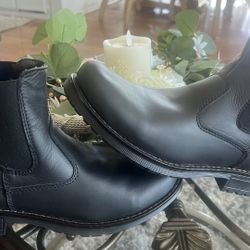 Botas Y Huarache  Mexicano Tengo Barrías Tallas  20 Dólares Por Par Si Lleva Más De 2 Le Daré Mucho Mejor Precio Todo Nuevo 