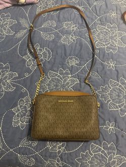 Ginny Medium Logo Crossbody Bag