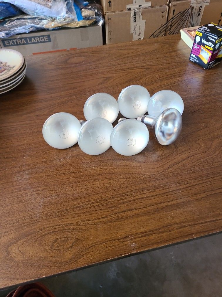 7 Used Incandescent BR30 Flood Lights