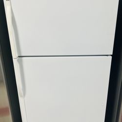 Kenmore Top Freezer Refrigerator White Extra Clean Delivery Available 