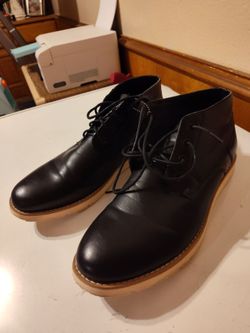 Men's black boots style shoes size 10 Perry Ellis$45
