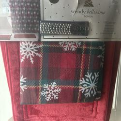 Christmas/Holiday 15 pc Bath Set! ❄️ 2 Bath Mats, Shower Curtain, & Hooks