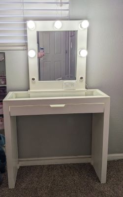 Make-up Vanity