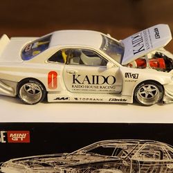 1/64 Kaido House Nissan Skyline Gt-R R-34 (White)