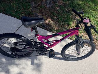 Hyper Swift Pink and Black Mountain Bike