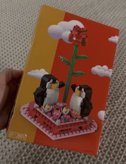 Cute Buildable Penguin Set