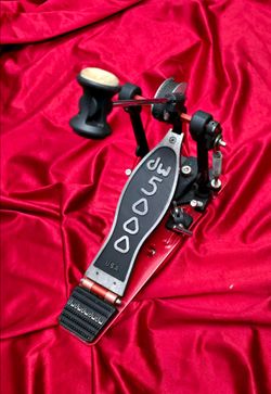Dw 5000 single drum pedal !!! $100 or best offer !!