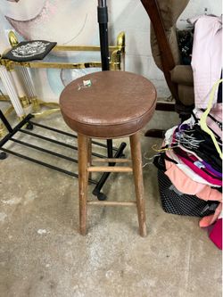 Stool with cushioef brown leather