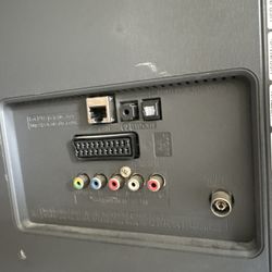 LG 32’ Smart TV with IPS panel