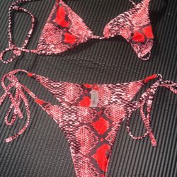 Bikinis Size M & L *NEW*