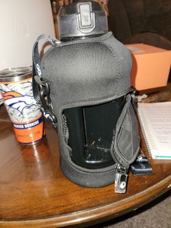 H2O Capsule 2.2 L Half Gallon Water Bottle W/Storage Sleeve And Covered Straw