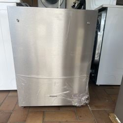 WHIRLPOOL DISHWASHER BRAND NEW 