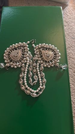 For cap or hair jewelry