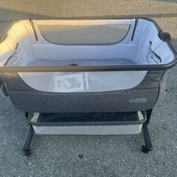 Baby Crib / Bassinet (Make A Reasonable Offer!! 