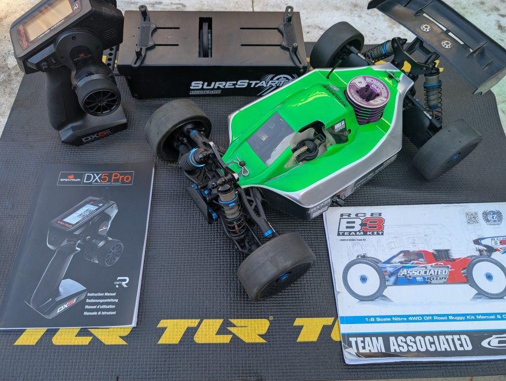 Team Associated RC8B3 1/8 Scale 4WD Nitro Buggy