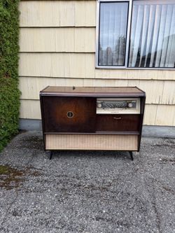 Mcm audio console with bar