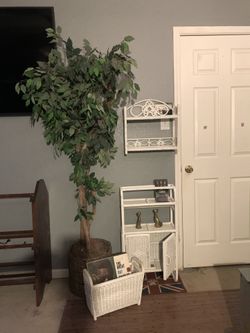 Wicker Shelves Storage And Vinyl Stand 