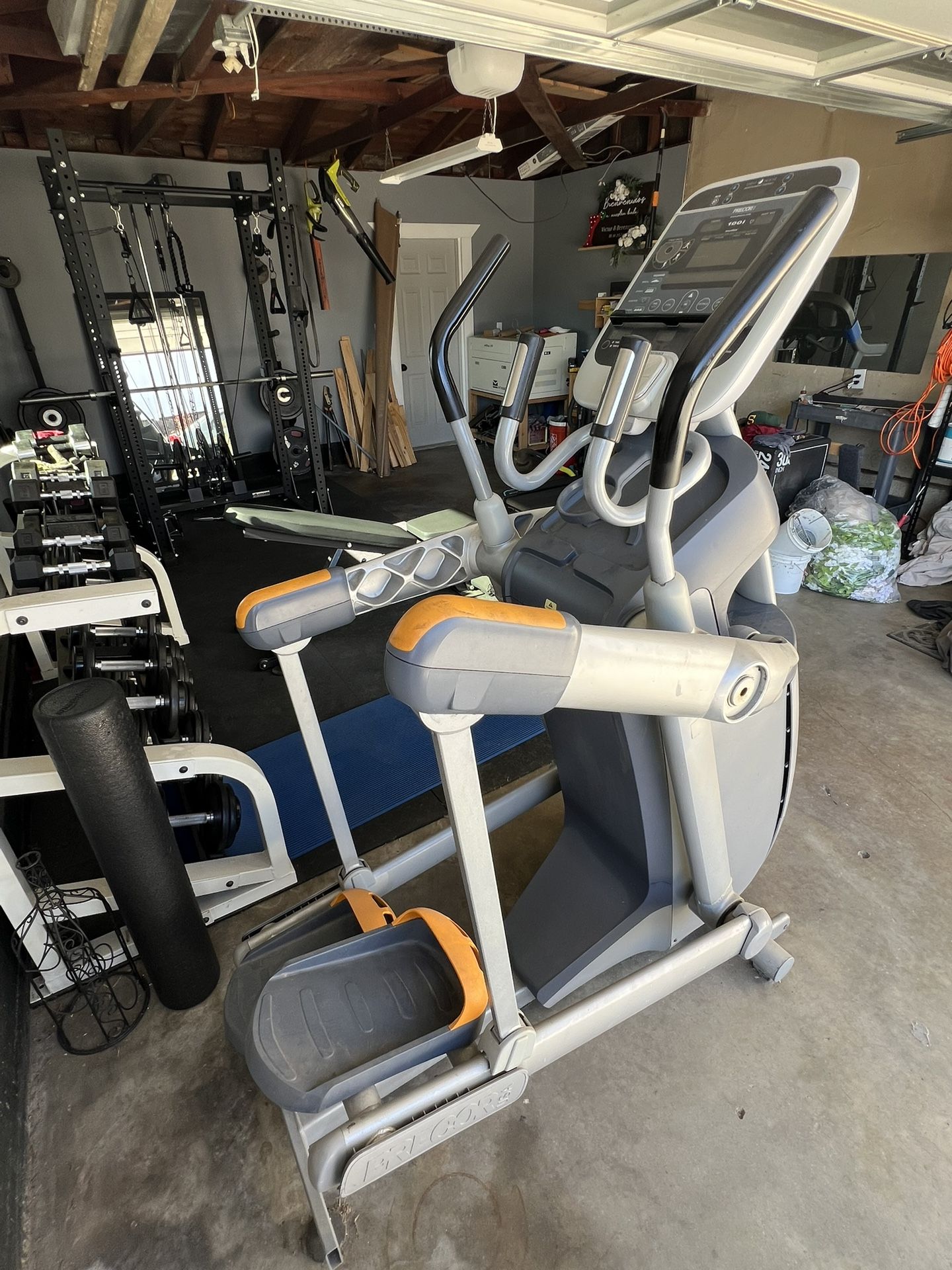 Precor AMT 100i elliptical