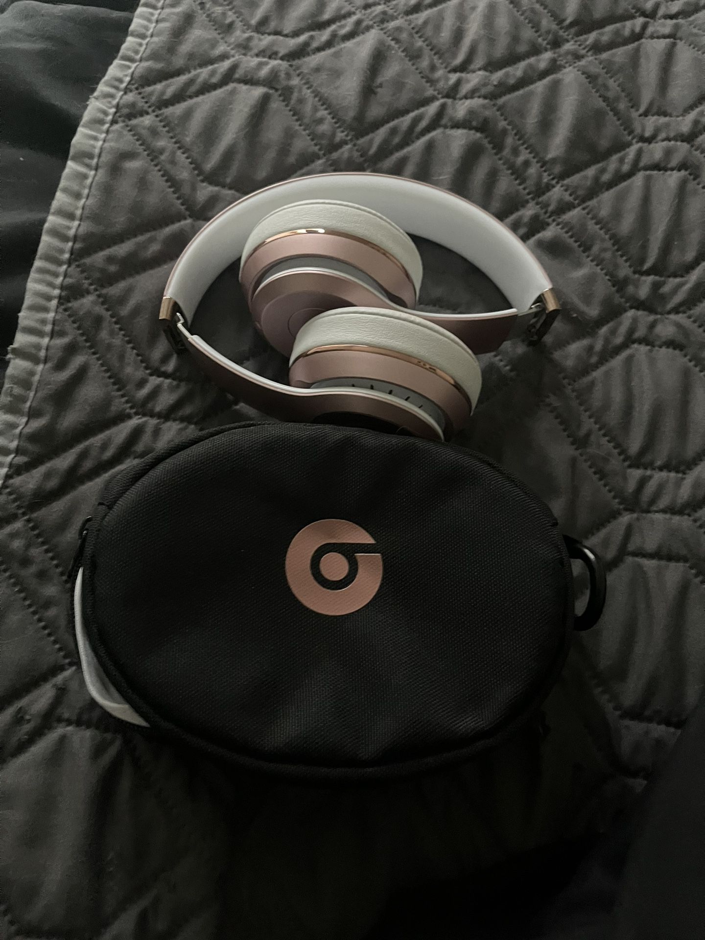 Beats Solo3 Bluetooth Headphones Wireless All-Day On-ear Headphones - Rose Gold