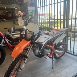 Venom Thunder 125CC 4 Speed Off Road Dirt Bike 