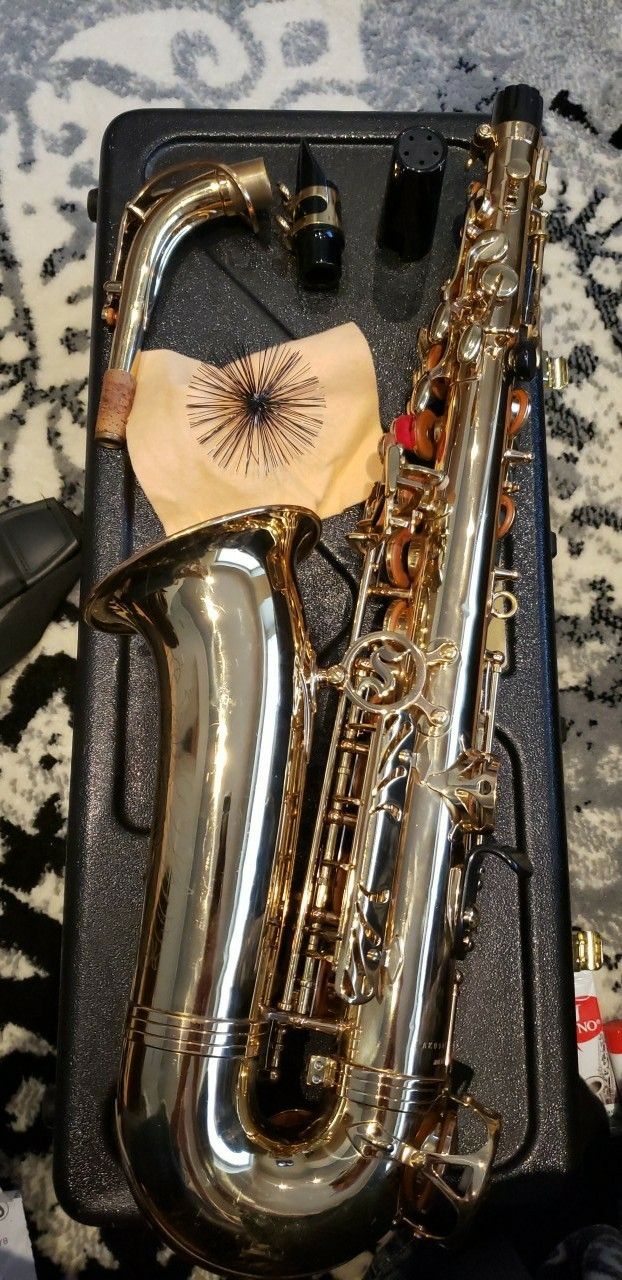 LIKE NEW SELMER ALTO SOLOIST 300 SAXOPHONE