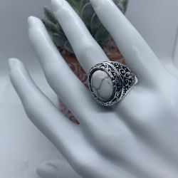 Vintage silver white turquoise ring Size 9