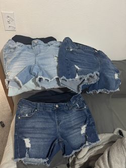 MATERNITY PANTS AND SHORTS 