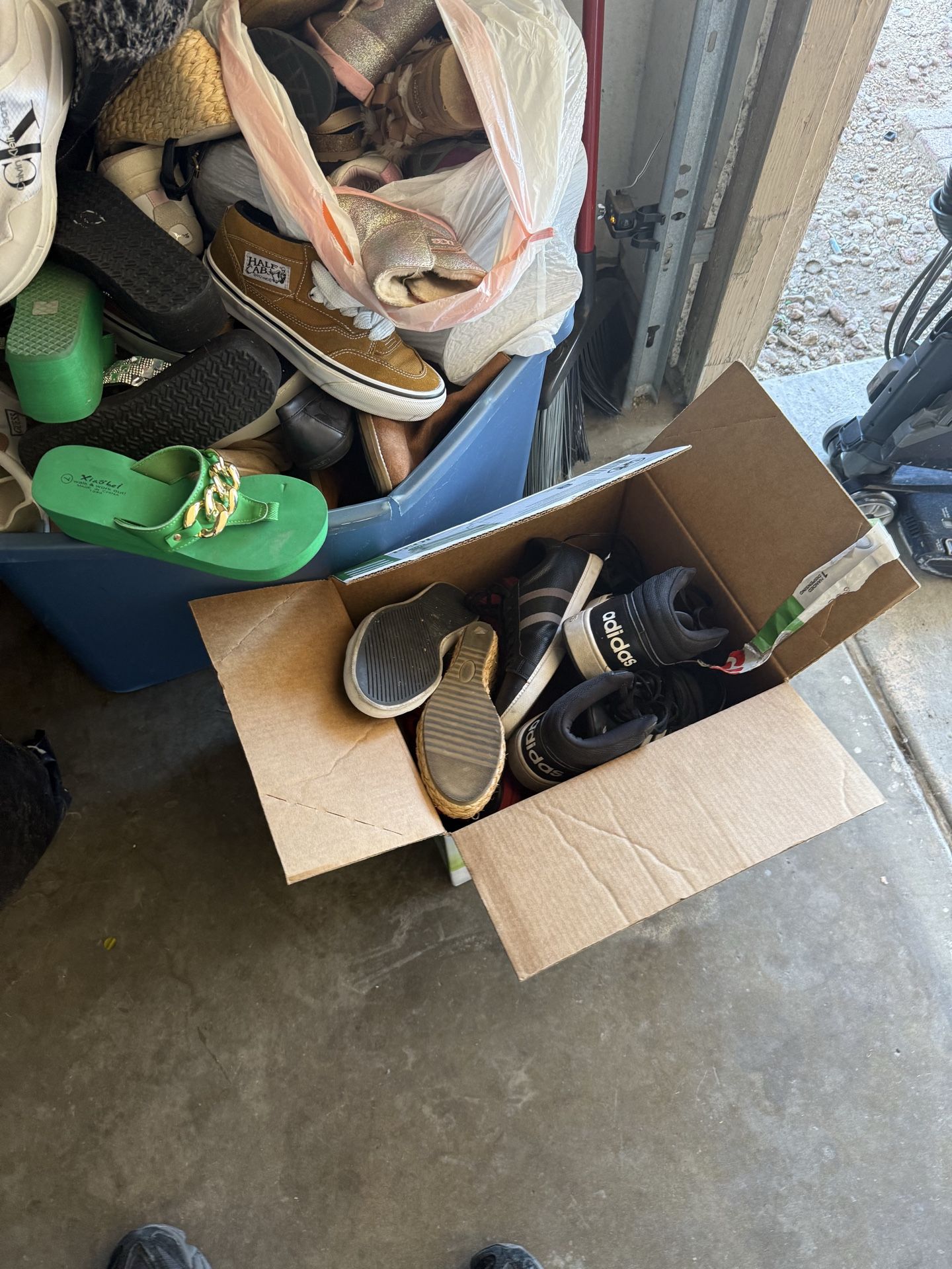 Zapatos de hombre y de mujer y niña size de mujer 8-9 de hombre 9.5 10 niña 6-7-8