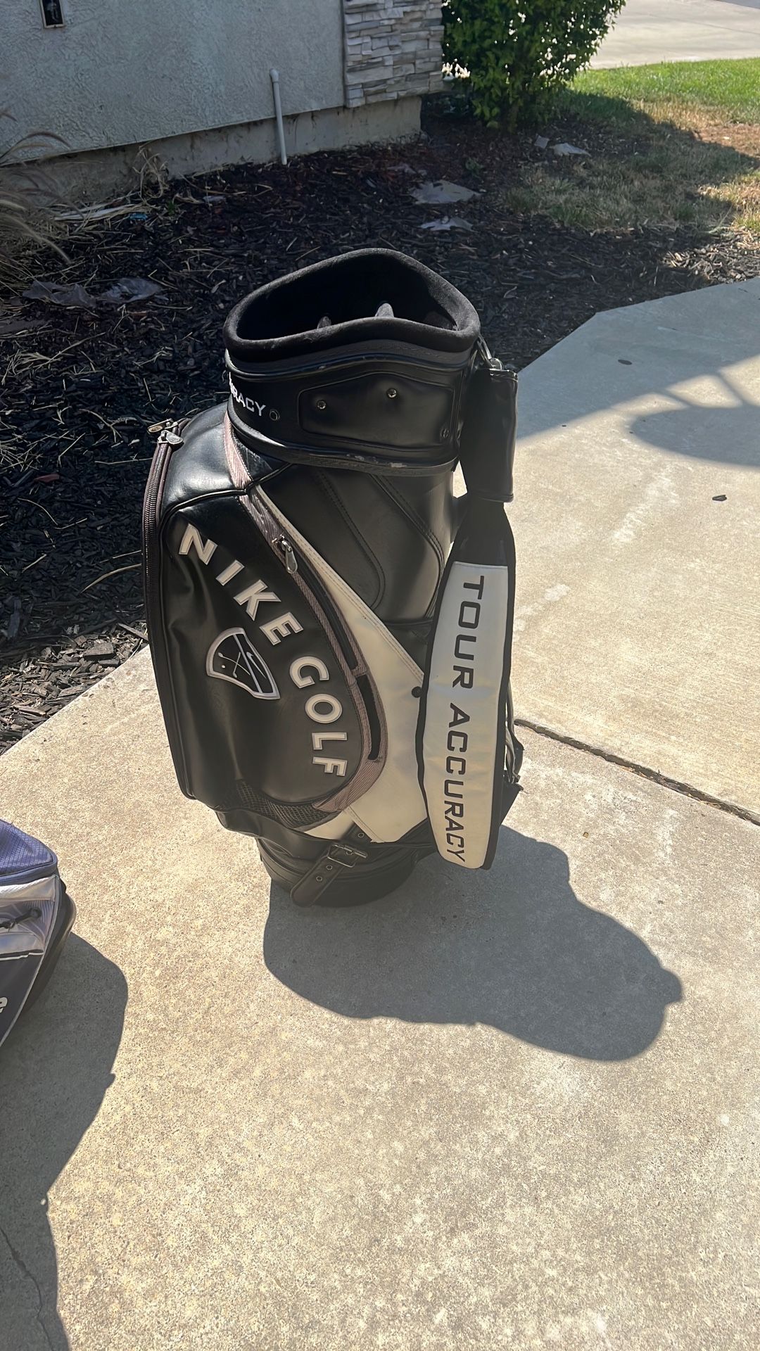 Nike Tour Accuracy Staff Golf Bag