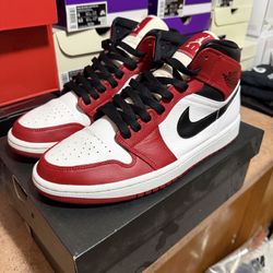 JORDAN 1 MID CHICAGO Sz 8.5