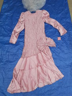 Ladies Size 8 New Gown