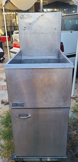 Used Pitco 45CS Stainless Steel Floor Gas Fryer 42 to 50 lb