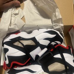 NIKES SHOES FOR SALE 9.5 !!