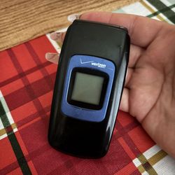 LOW PRICE MOVING- Y2K FLIP PHONE 