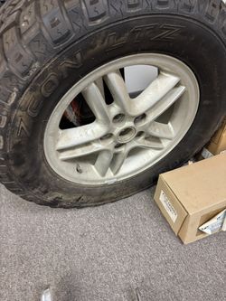 New Tire With Wheel 285/60/18 Lane Rover 