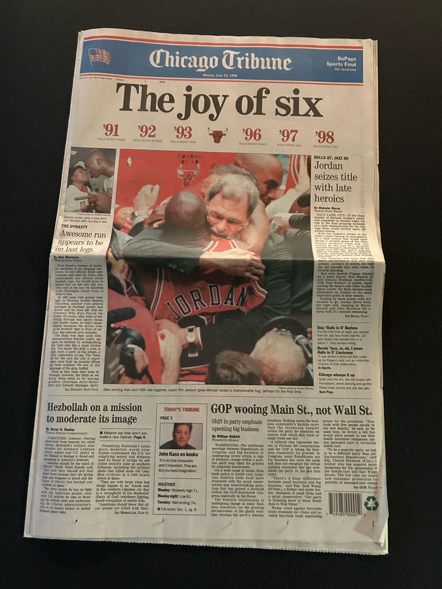 Chicago Tribune Chicago Bulls 6th NBA Championship newspaper