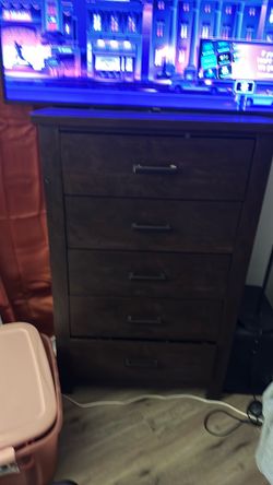 $100 Five drawer dresser, Ashley furniture $100