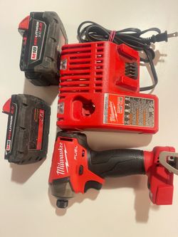 Milwaukee m18 Fuel aurge 1/4" hex impact driver
