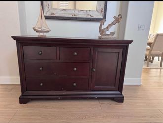 Dresser