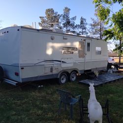 2012 Outback 30 Ft Pull Behind RV