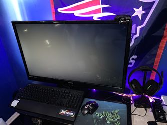 Light up Logitech Gaming Keybord and black web gaming mouse with mouse pad.