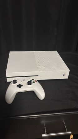 Xbox One X White 1TB - 150 FIRM
