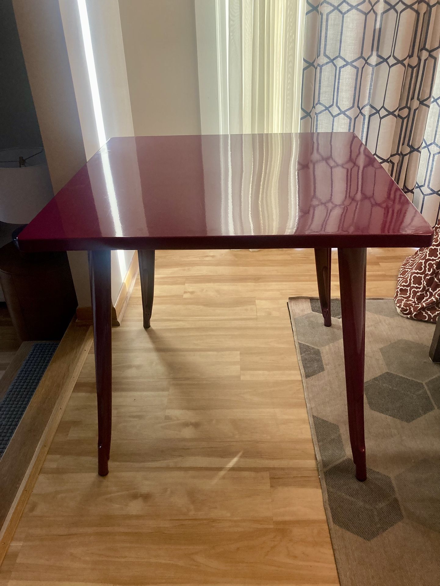 Table (Multi-use, Artsy)