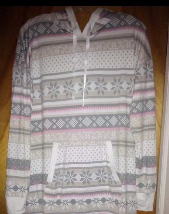Beautiful Ladies Size Medium Vera Wang Hooded Nightgown