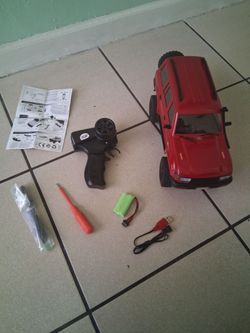 4x4 rc crawler has working head lights that work Comes With everything for it firm price $50